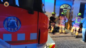 Los bomberos tuvieron que asegurar dos derrumbes en viviendas por las lluvias de los últimos días